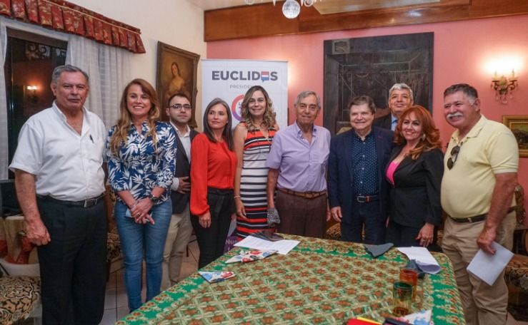 Euclides Acevedo presentó a sus candidatos..